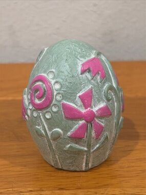 Isabel Bloom EGG W/Pink Spring Flowers Concrete Sculpture 3" 2011 Signed Easter